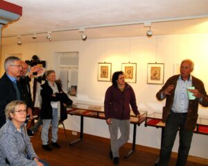 Foto Teilnehmer bei der Ausstellung